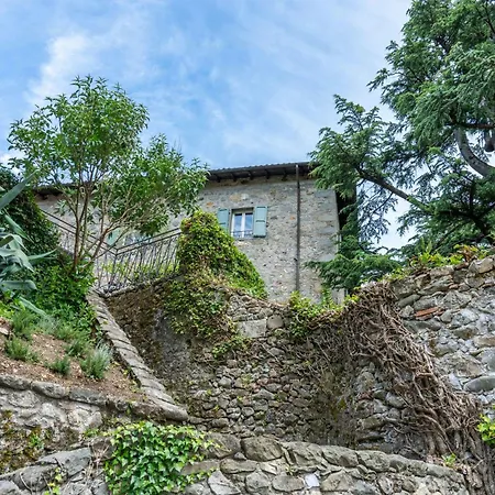 Nyaraló Historic Castle Overlooking Garfagnana Valley *
