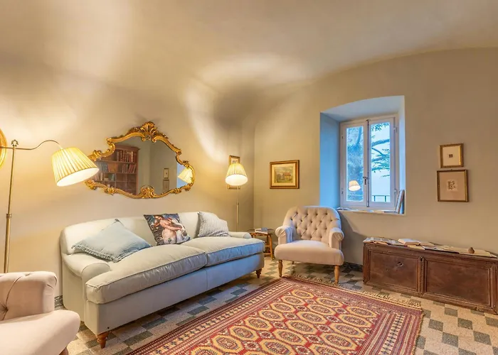 Historic Castle Overlooking Garfagnana Valley Nyaraló