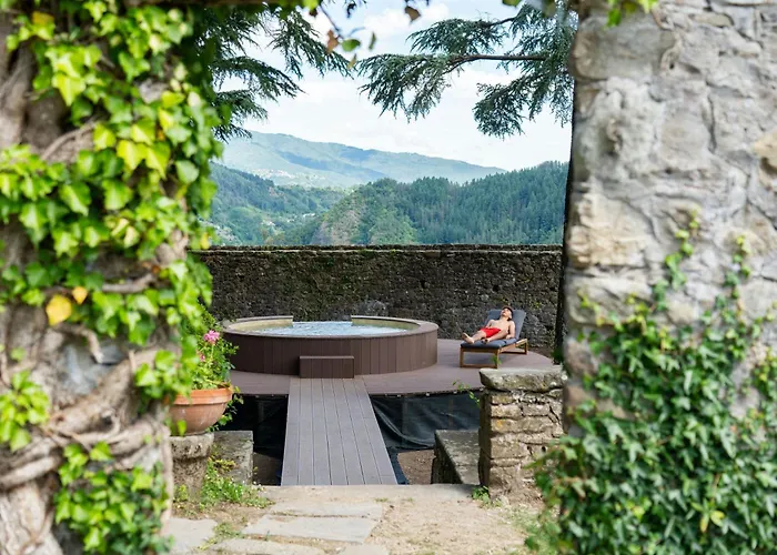 Nyaraló Historic Castle Overlooking Garfagnana Valley Camporgiano