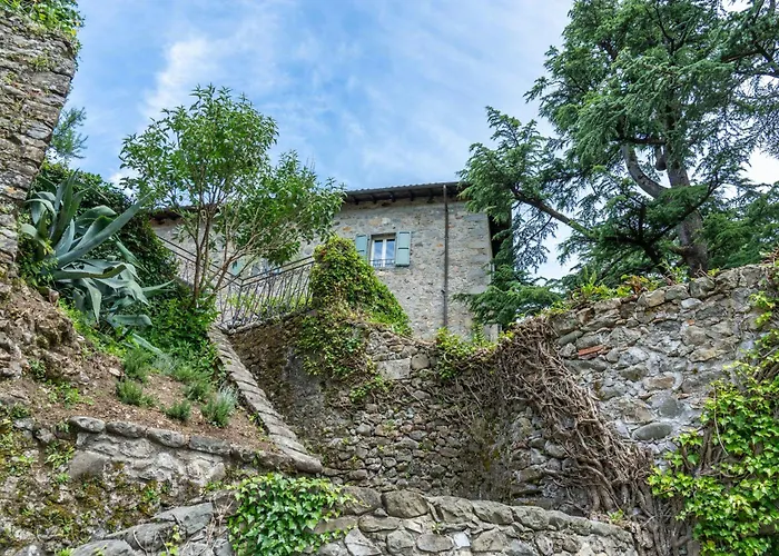 Nyaraló Historic Castle Overlooking Garfagnana Valley *